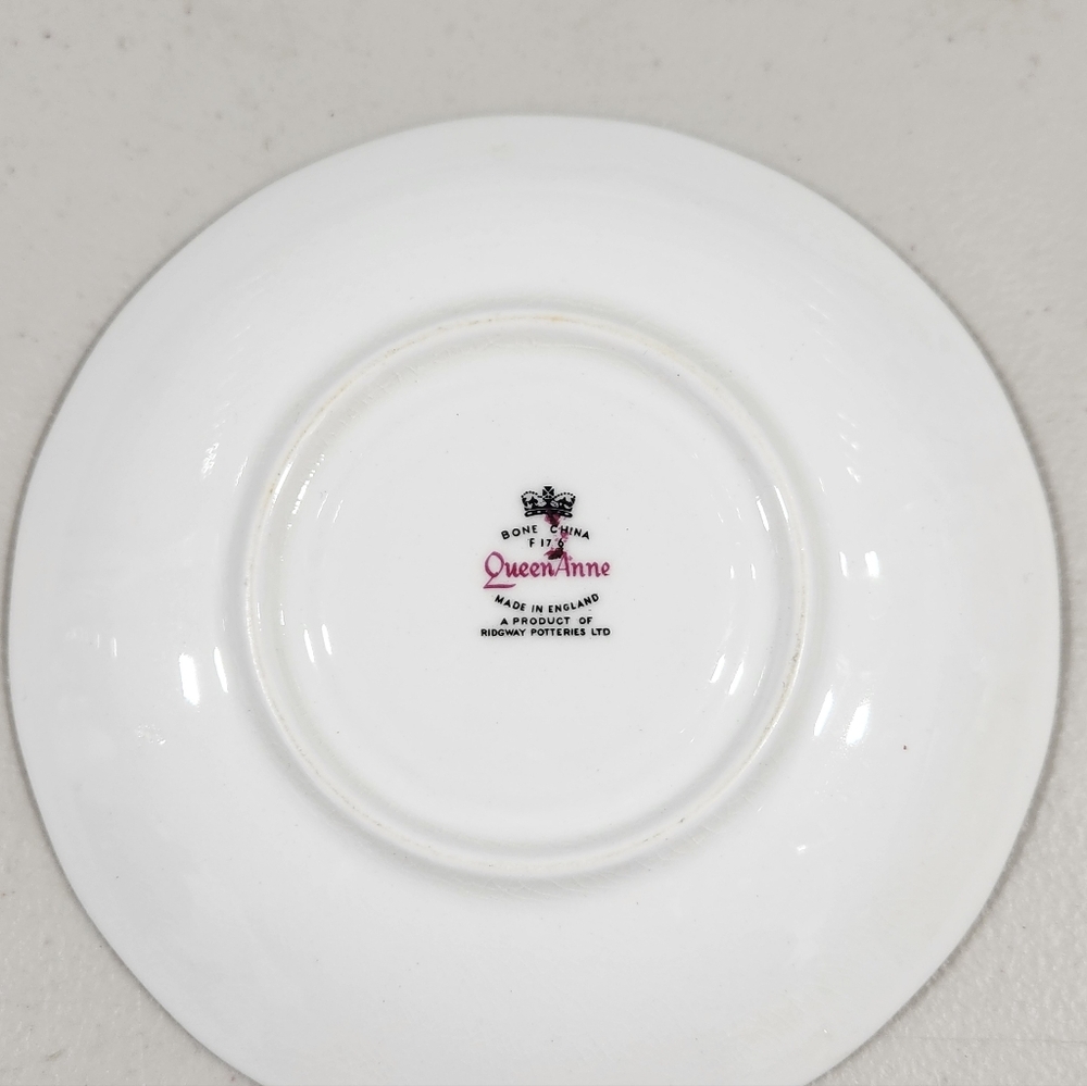 Queen Anne Tea Cup and Saucer - Picture 4 of 7